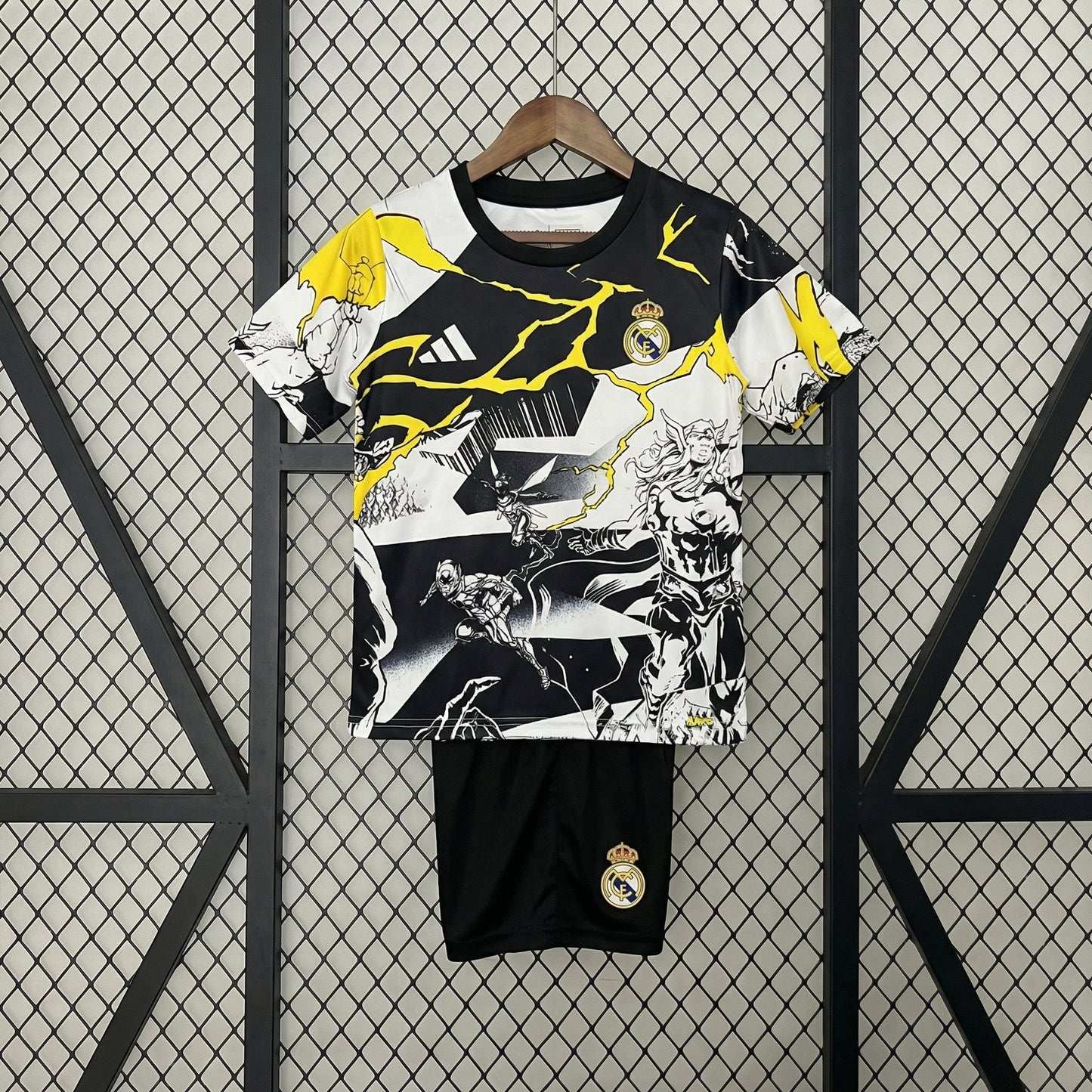 Real Madrid x 2025 Marvel Specjalna Koszulka Przedmeczowa