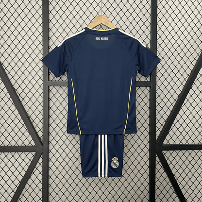 Camiseta de visitante Real Madrid 2010