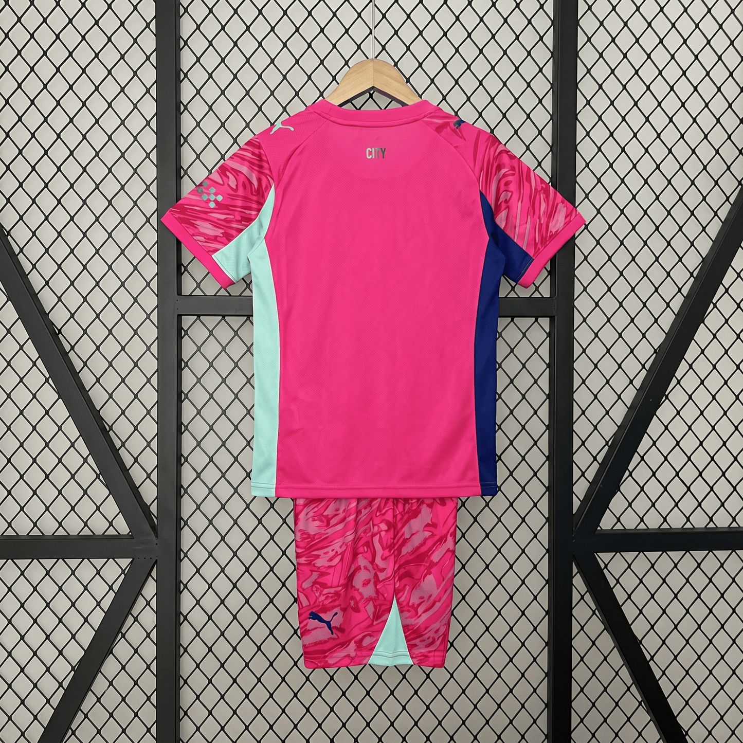 Man City 2025 Doelman Fluoro Roze