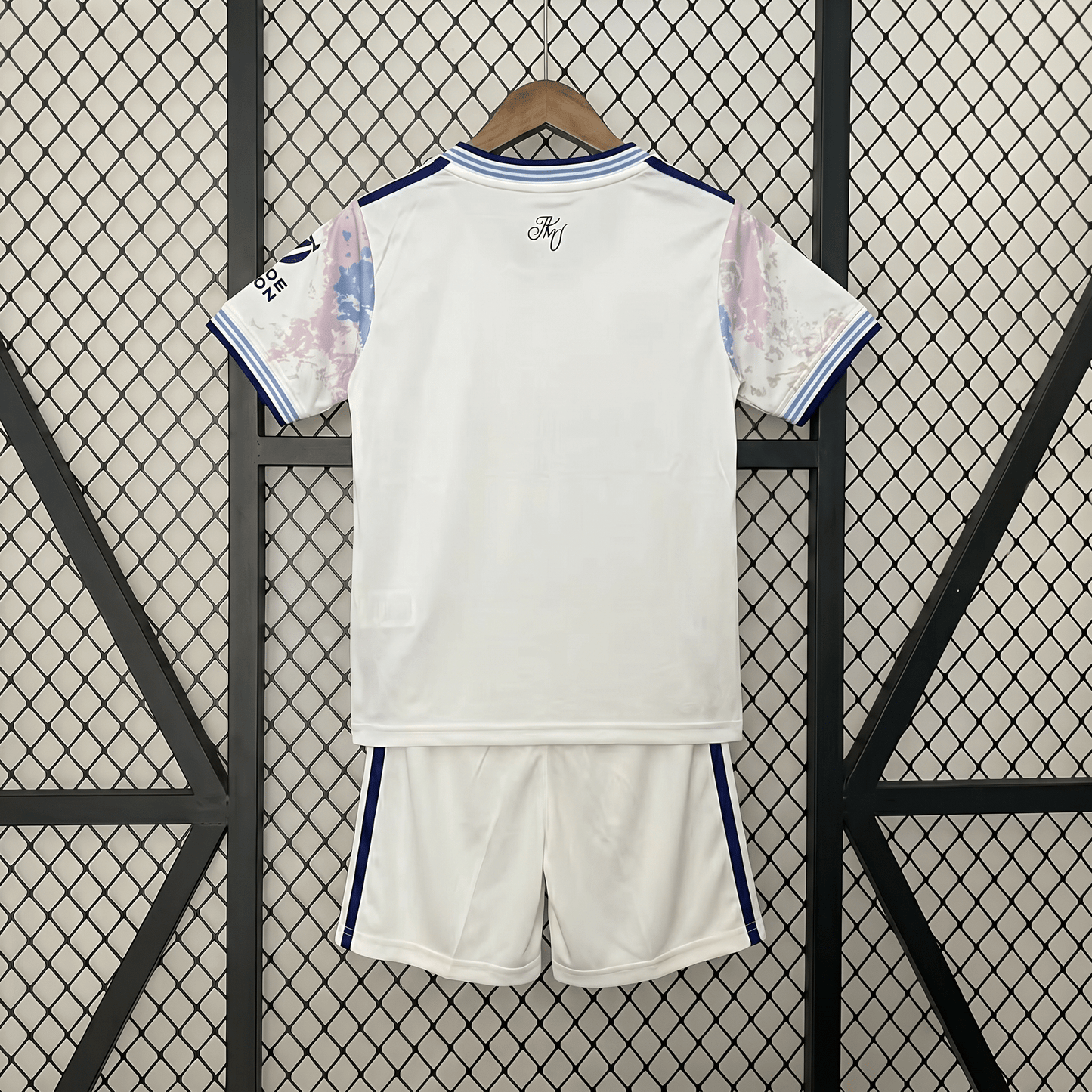 Trzecia koszulka wyjazdowa Aston Villa 2025