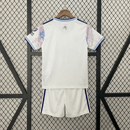 Trzecia koszulka wyjazdowa Aston Villa 2025