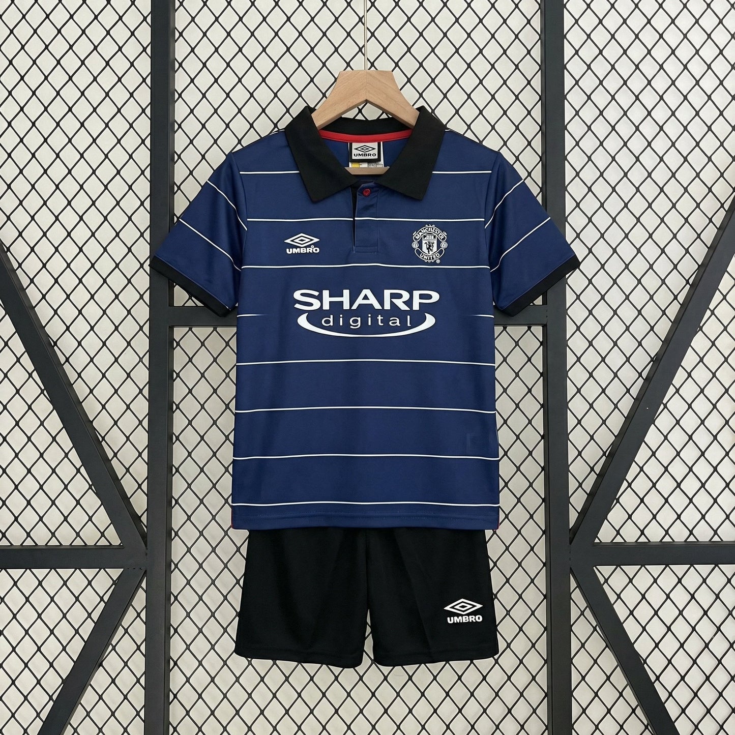 Manchester United 1999-2000 Away Jersey